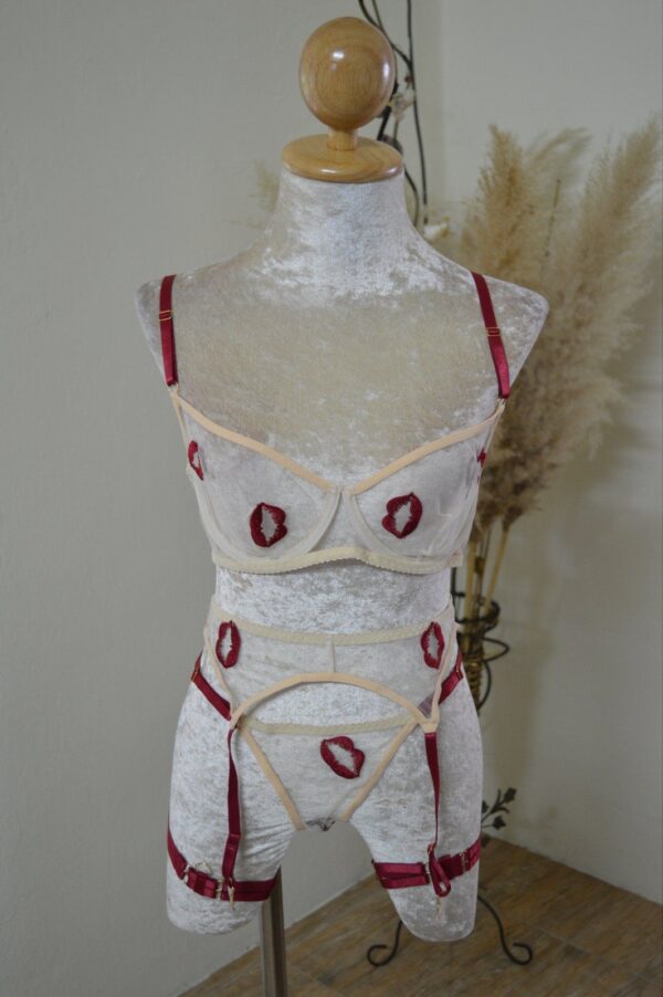 Embroidery Kiss Print Women Sexy Garter Set - Image 3